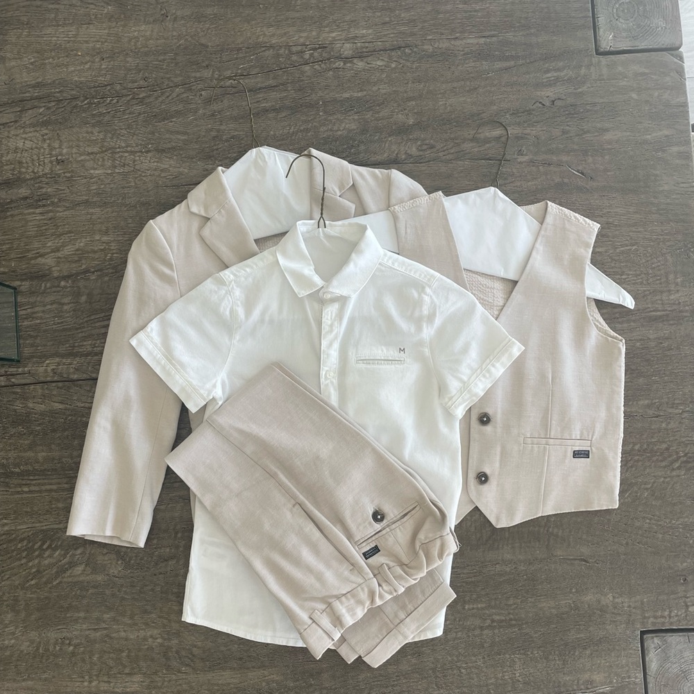 MAYORAL BRAND boys 4 piece suit set.  Beige linen.  Size 6.